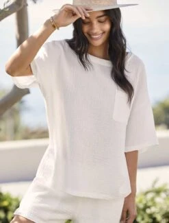 Malibu Collection® Sun Soaked Crinkle Cotton Tee & Short Set 11 Malibu Collection® Sun Soaked Crinkle Cotton Tee & Short Set -MOON HOME Shop BDF SS23 WOMEN O BDWMC21668 0489 V2 web