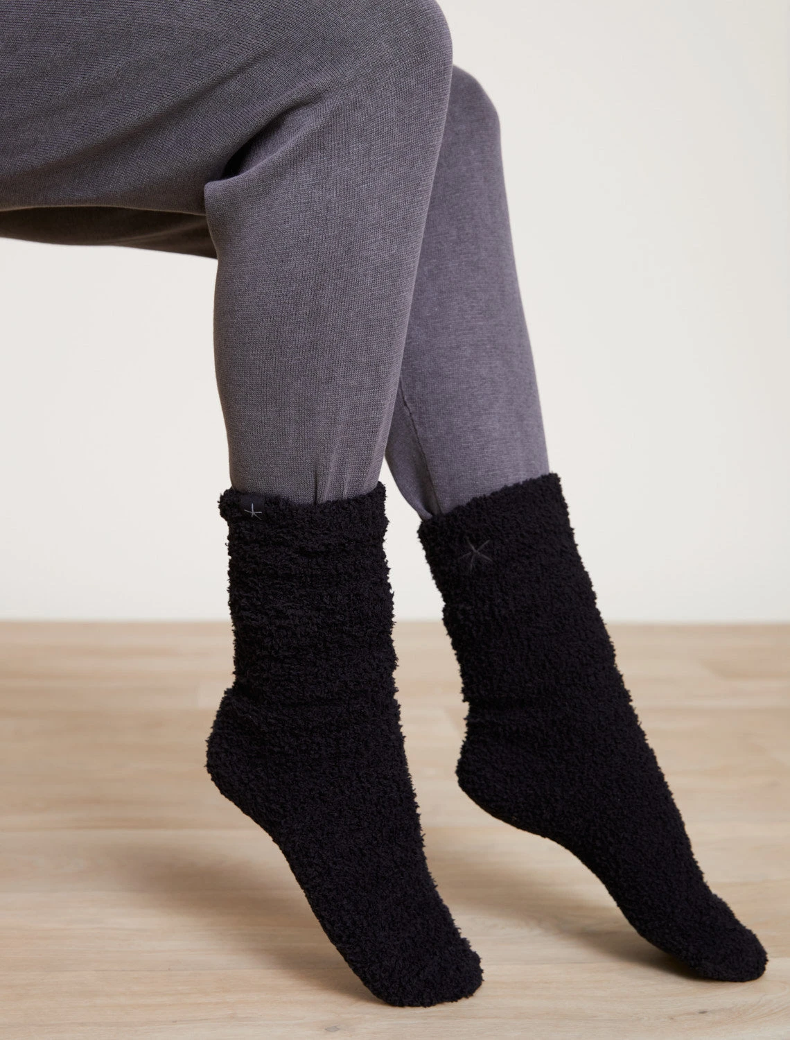 CozyChic® Winter Set (Bucket Bag, Gloves, Socks & Ski Headband Set) 5 CozyChic® Winter Set (Bucket Bag, Gloves, Socks & Ski Headband Set) - Image 3