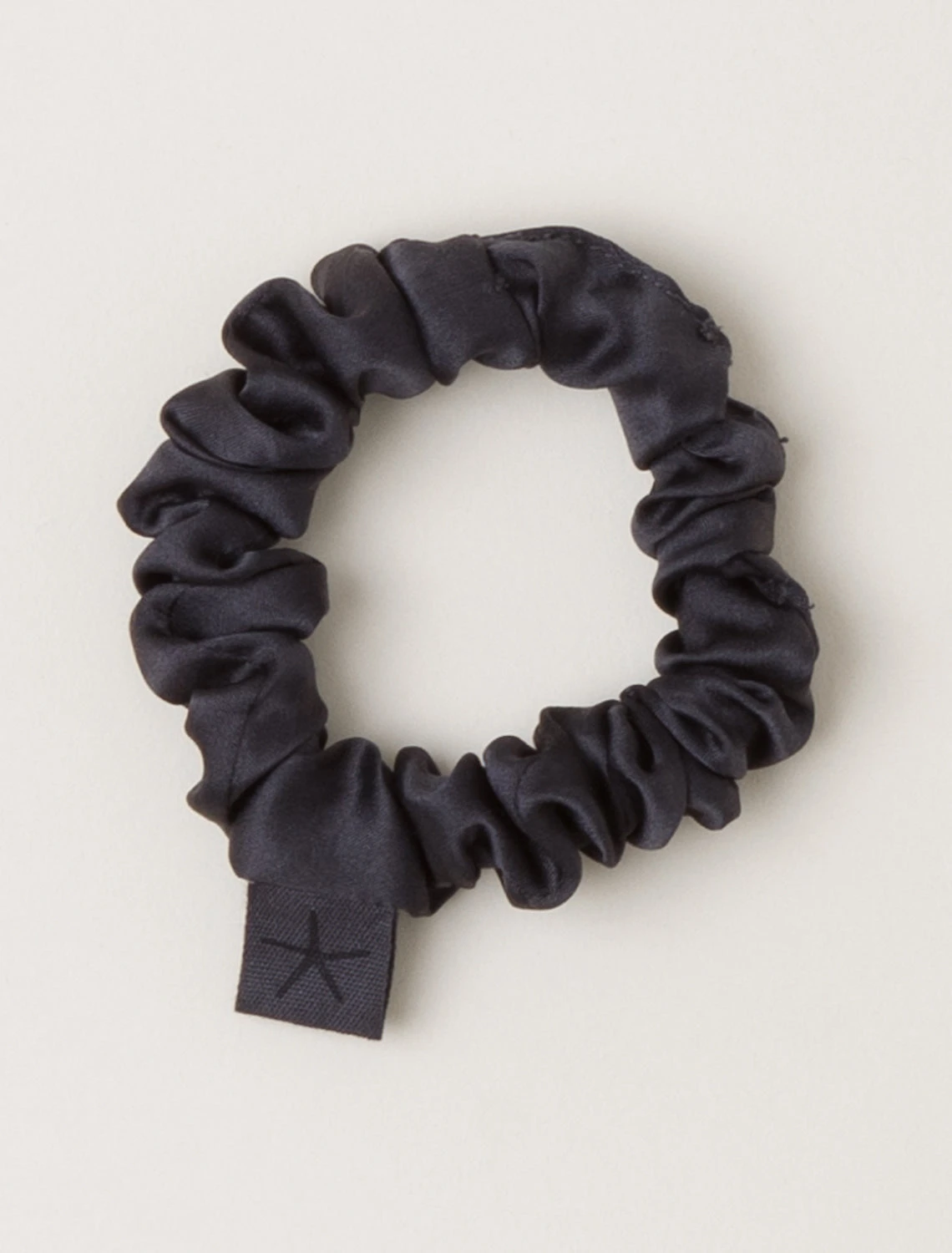 LuxeChic® And Silk Scrunchie Set 7 LuxeChic® And Silk Scrunchie Set - Image 5