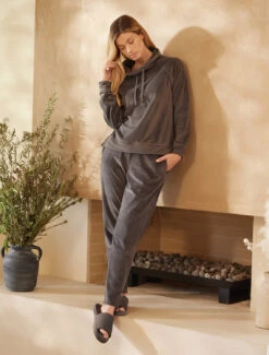 LuxeChic® Slides 13 LuxeChic® Slides -MOON HOME Shop BD FW23 D4 BDWLC21912 H4508 3501ff12 72c4 43c1 8ba0 f06cdc1f4765