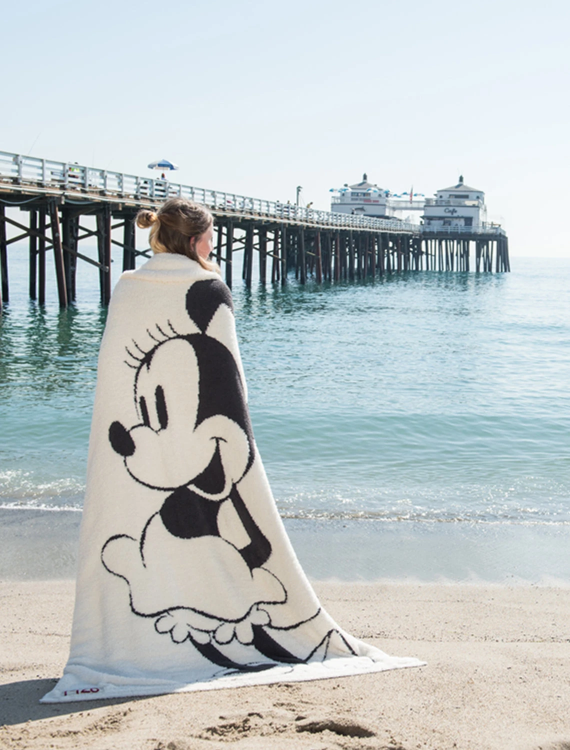 CozyChic® Classic Disney Minnie Mouse Blanket 5 CozyChic® Classic Disney Minnie Mouse Blanket - Image 3