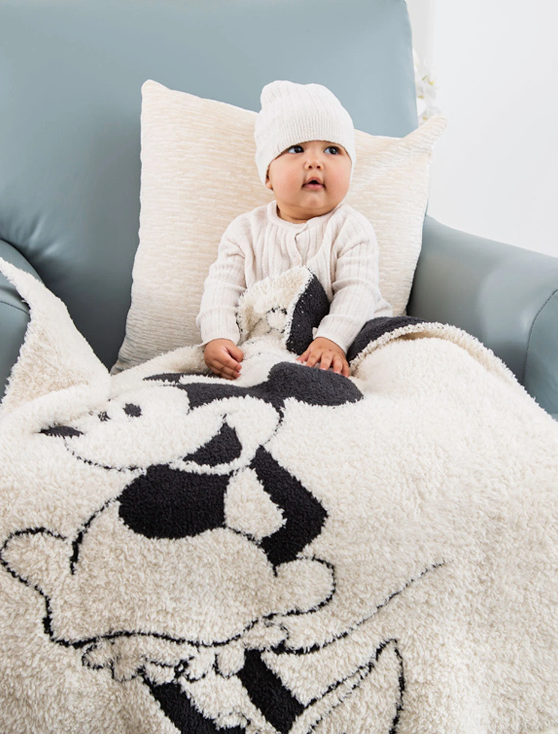 CozyChic® Classic Disney Minnie Mouse Baby Blanket 5 CozyChic® Classic Disney Minnie Mouse Baby Blanket - Image 3